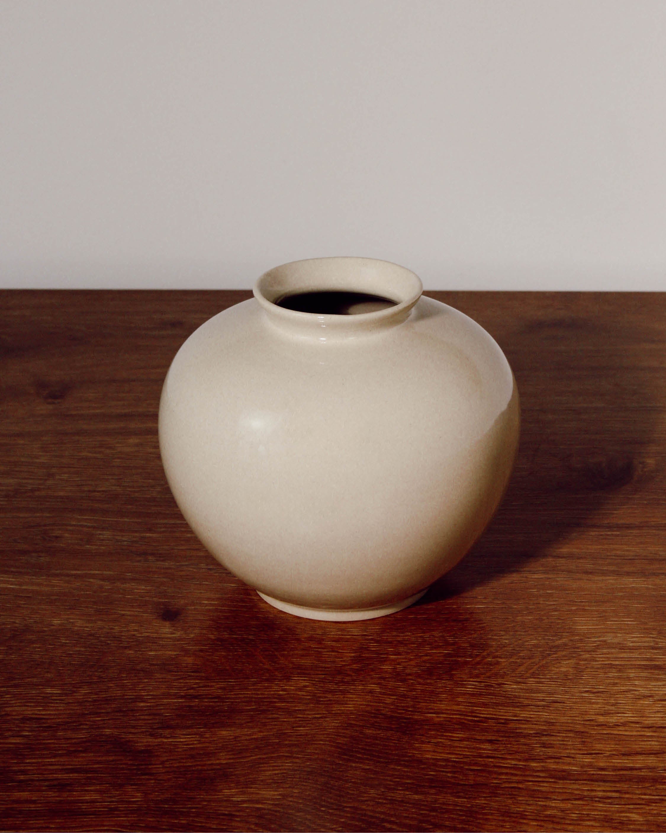 Still Moon White Ceramic