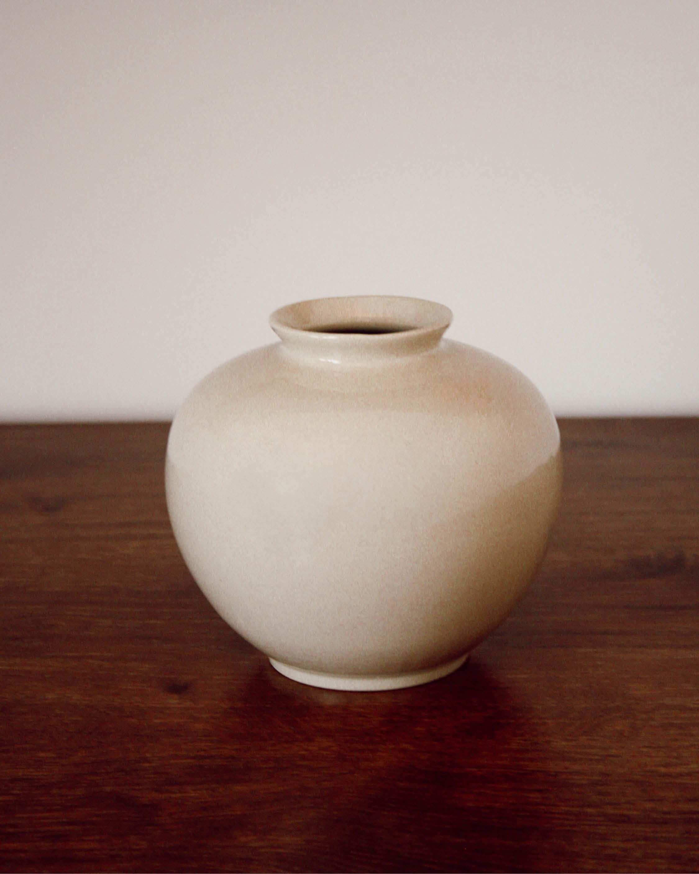 Still Moon White Ceramic