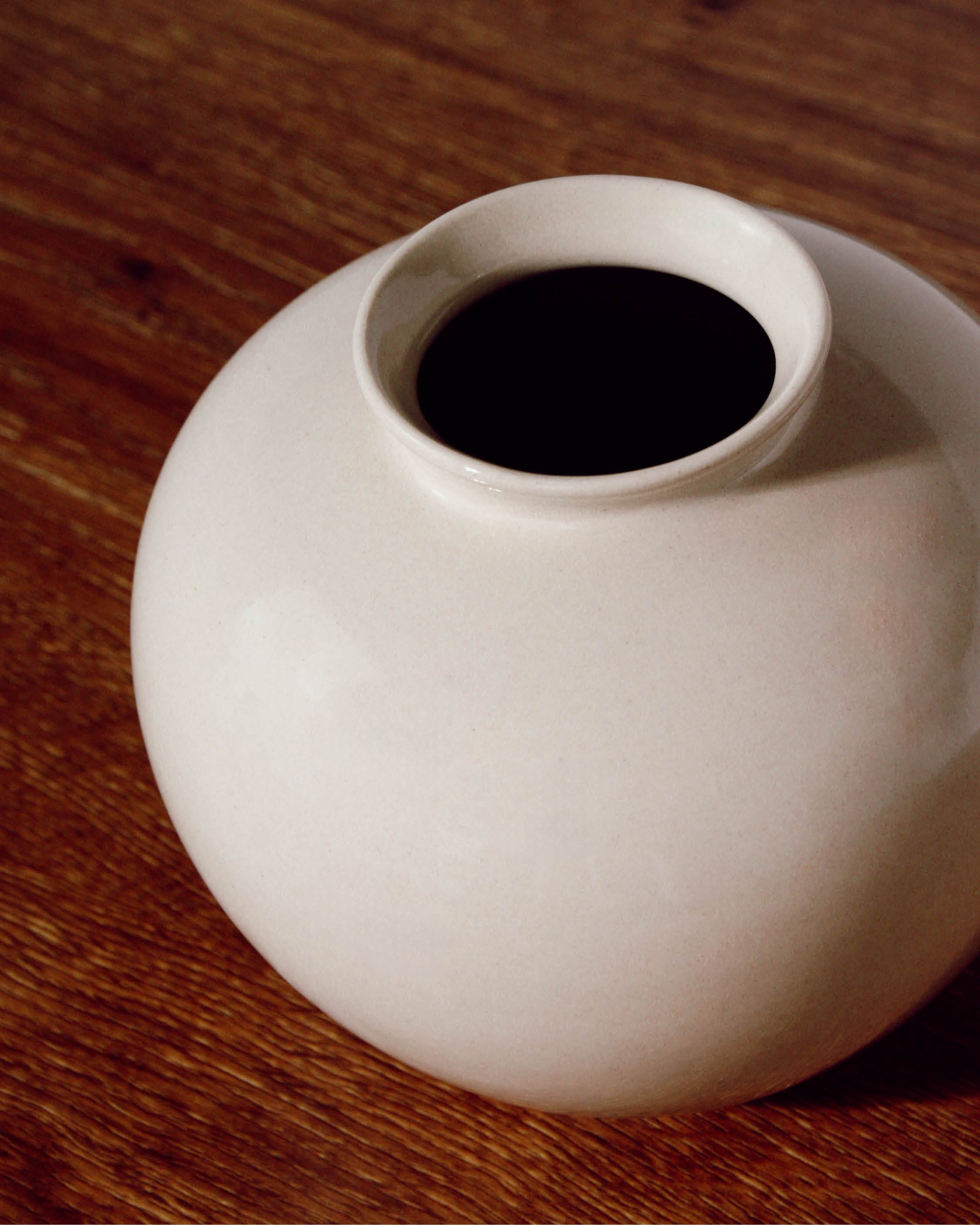 Still Moon White Ceramic