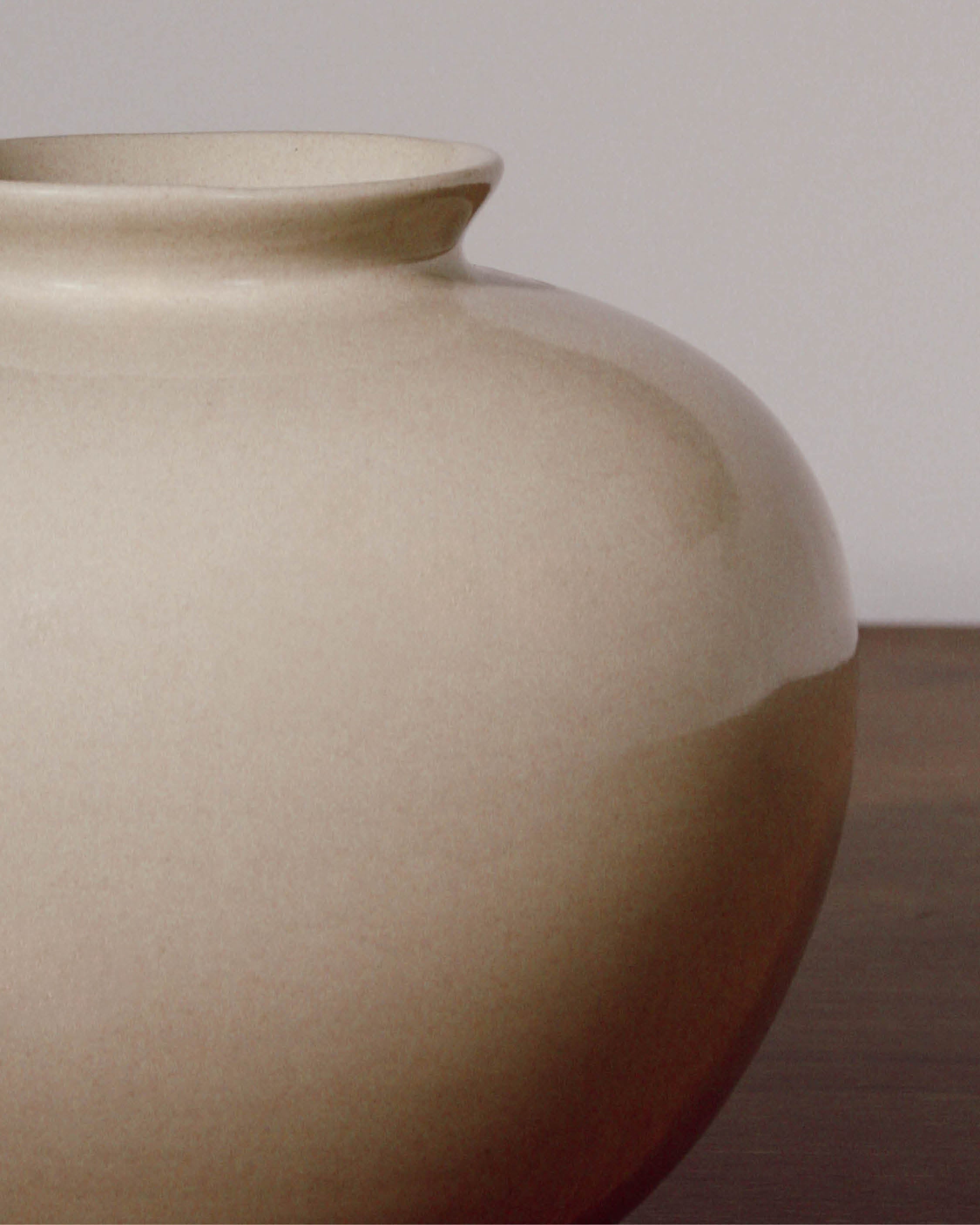 Still Moon White Ceramic